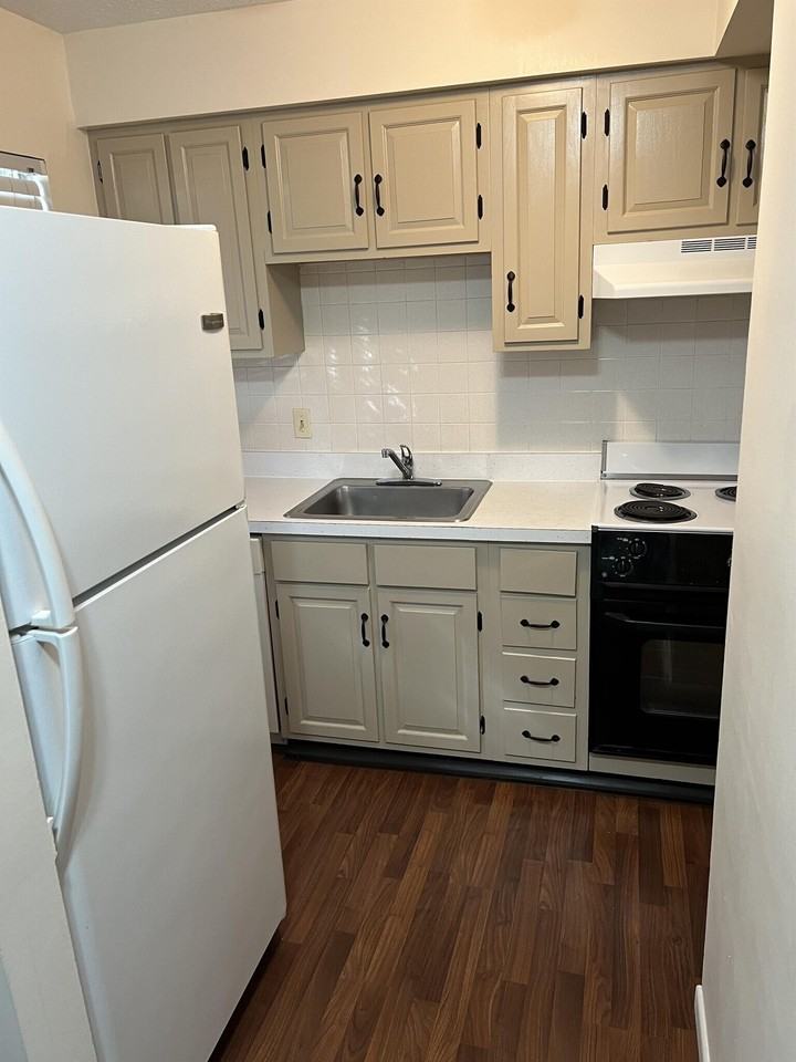 100 Blue Jacket CircleApt 11 #11 - Photo 2 of 12