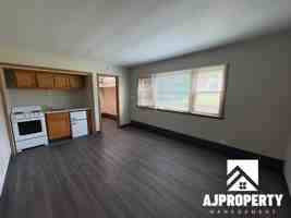 featured image of 615 W 15th St
