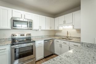 Kate’s View Apartments | Updated North Chattanooga Apartments with Scenic Views - Photo 1 of 1
