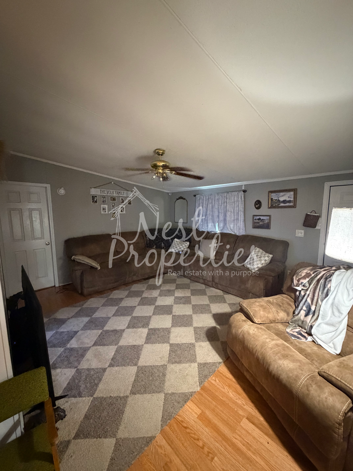 560 Mack St #1 - Photo 3 of 12