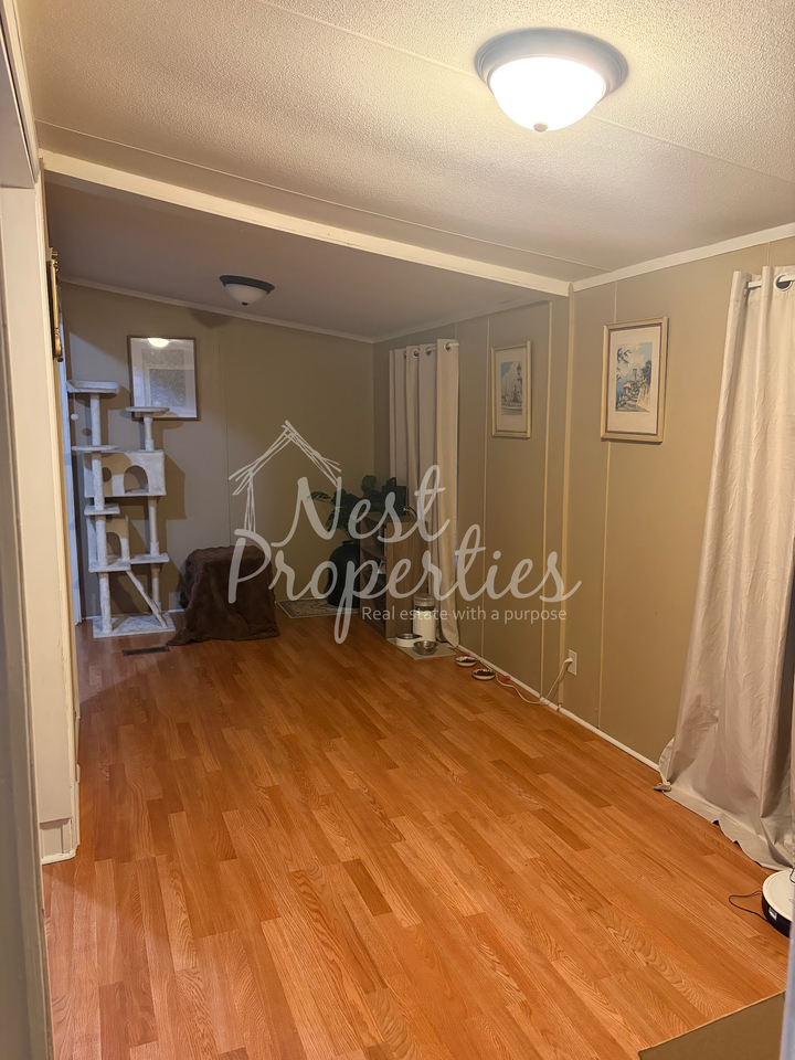 560 Mack St #1 - Photo 4 of 12