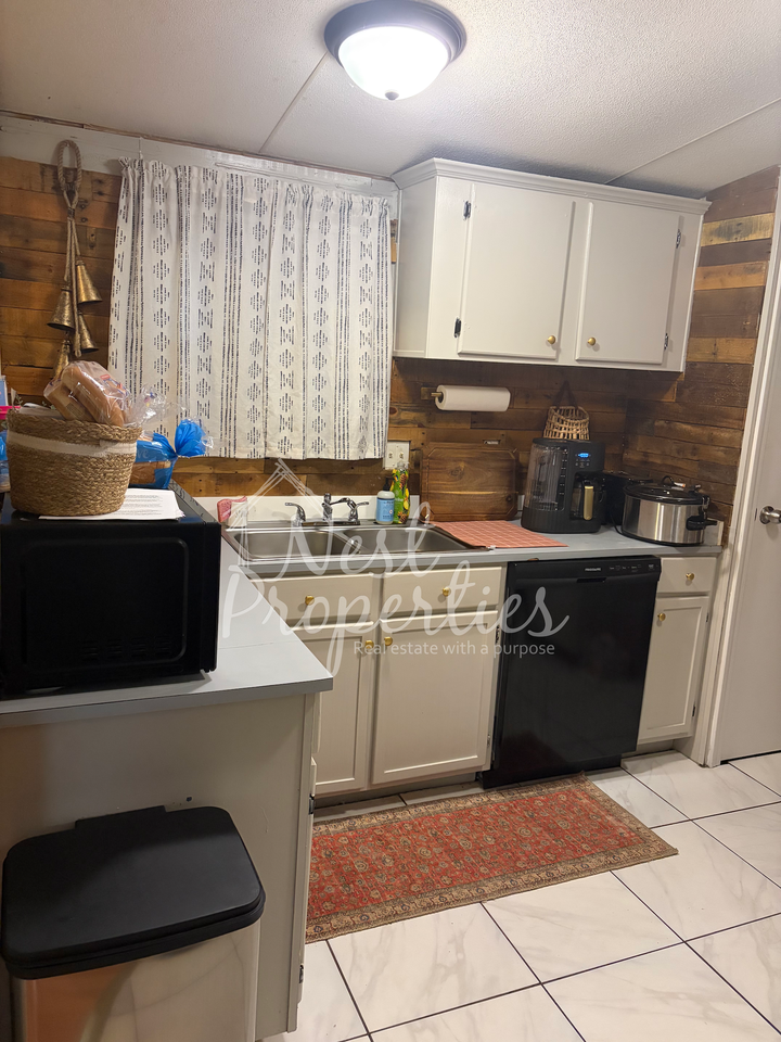 560 Mack St #1 - Photo 5 of 12