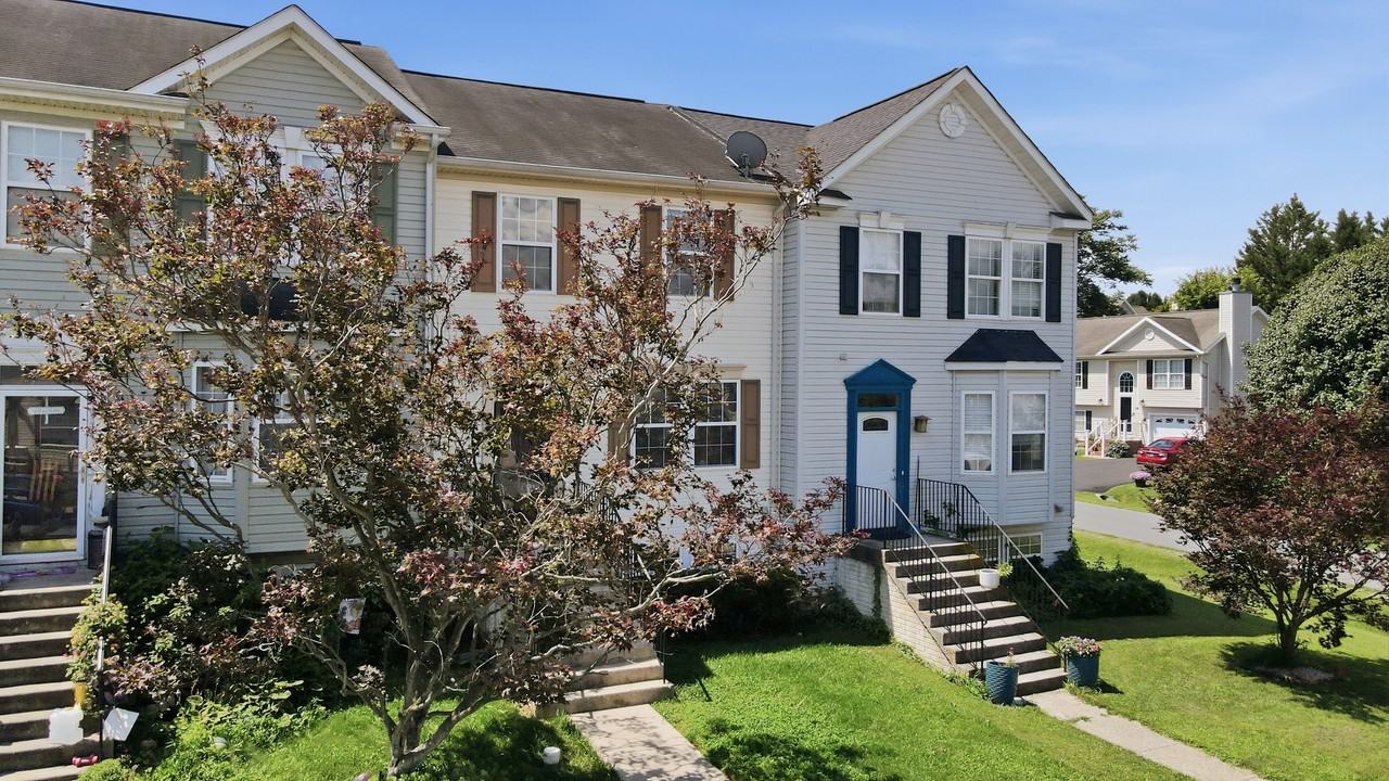 10 Crab Apple Ct #1 - Photo 2 of 33