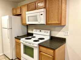 featured image of 404 E College St #4