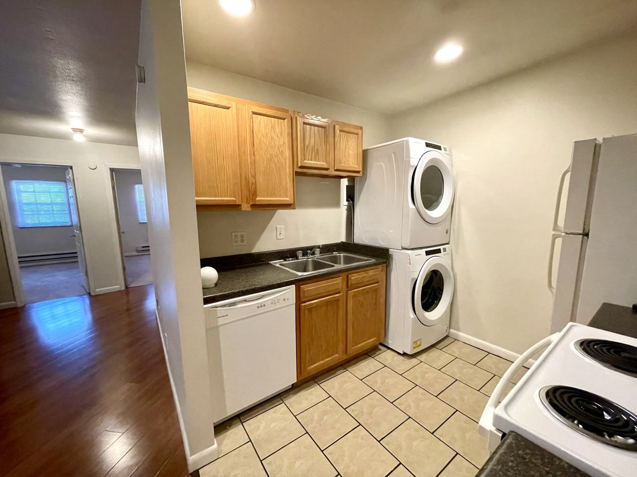 404 E College St #4 - Photo 2 of 11
