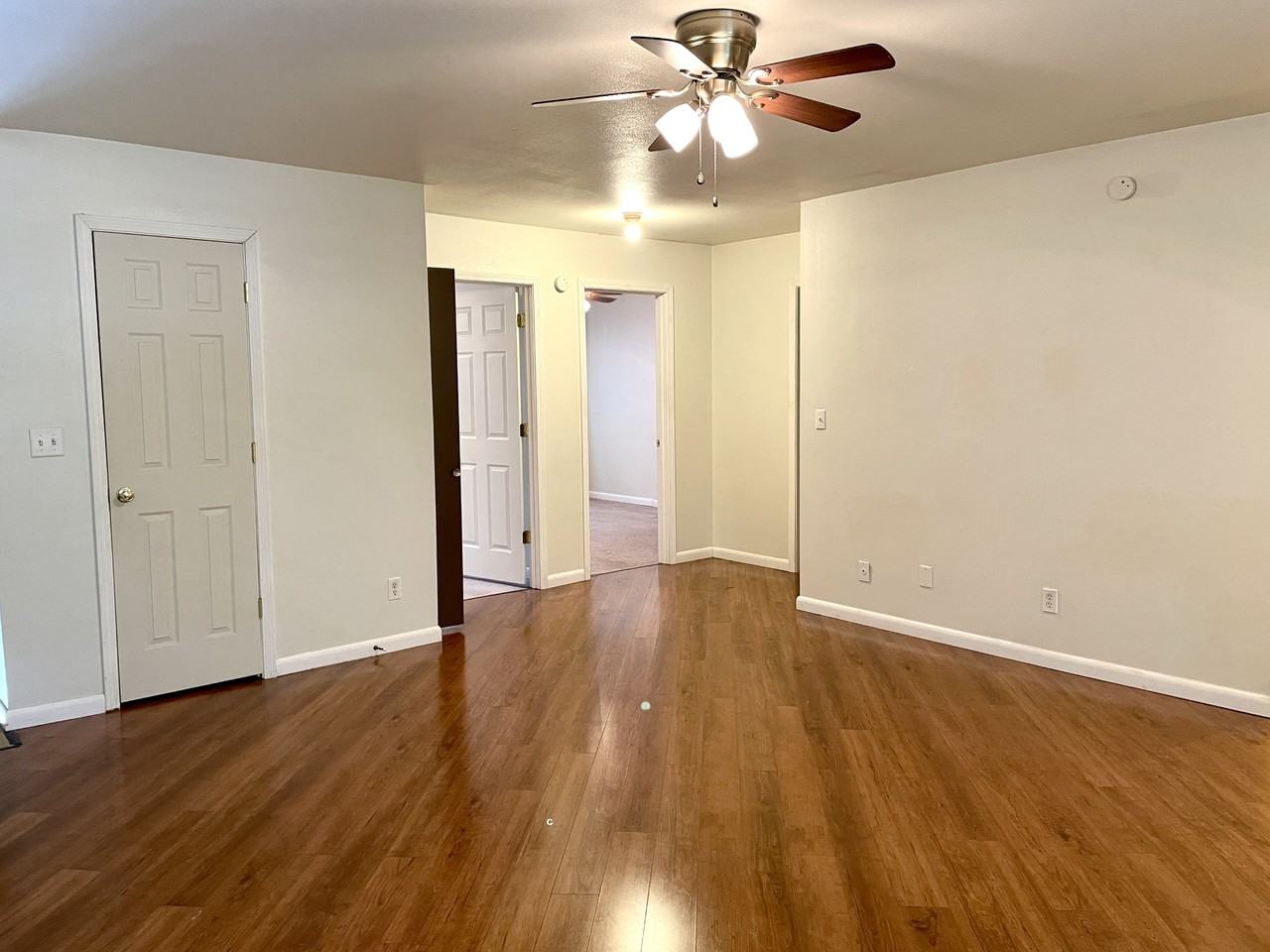 404 E College St #4 - Photo 4 of 11