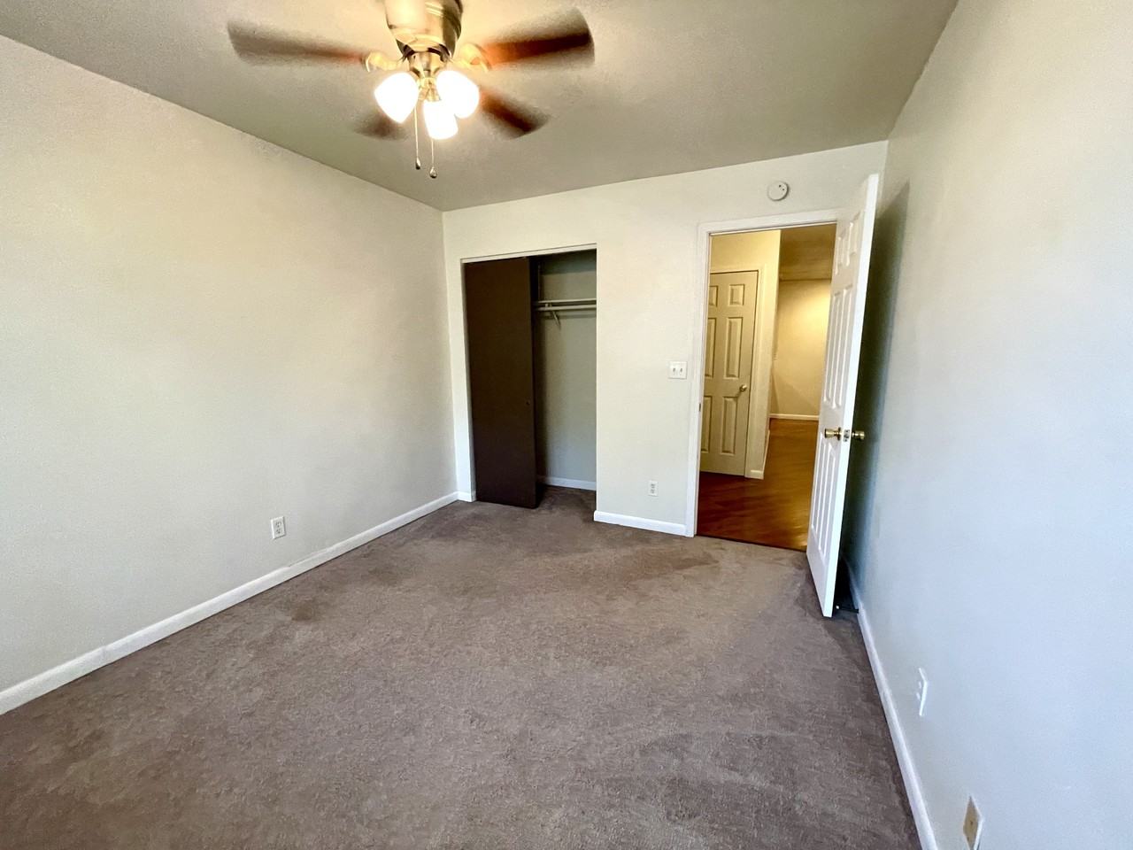 404 E College St #4 - Photo 6 of 11