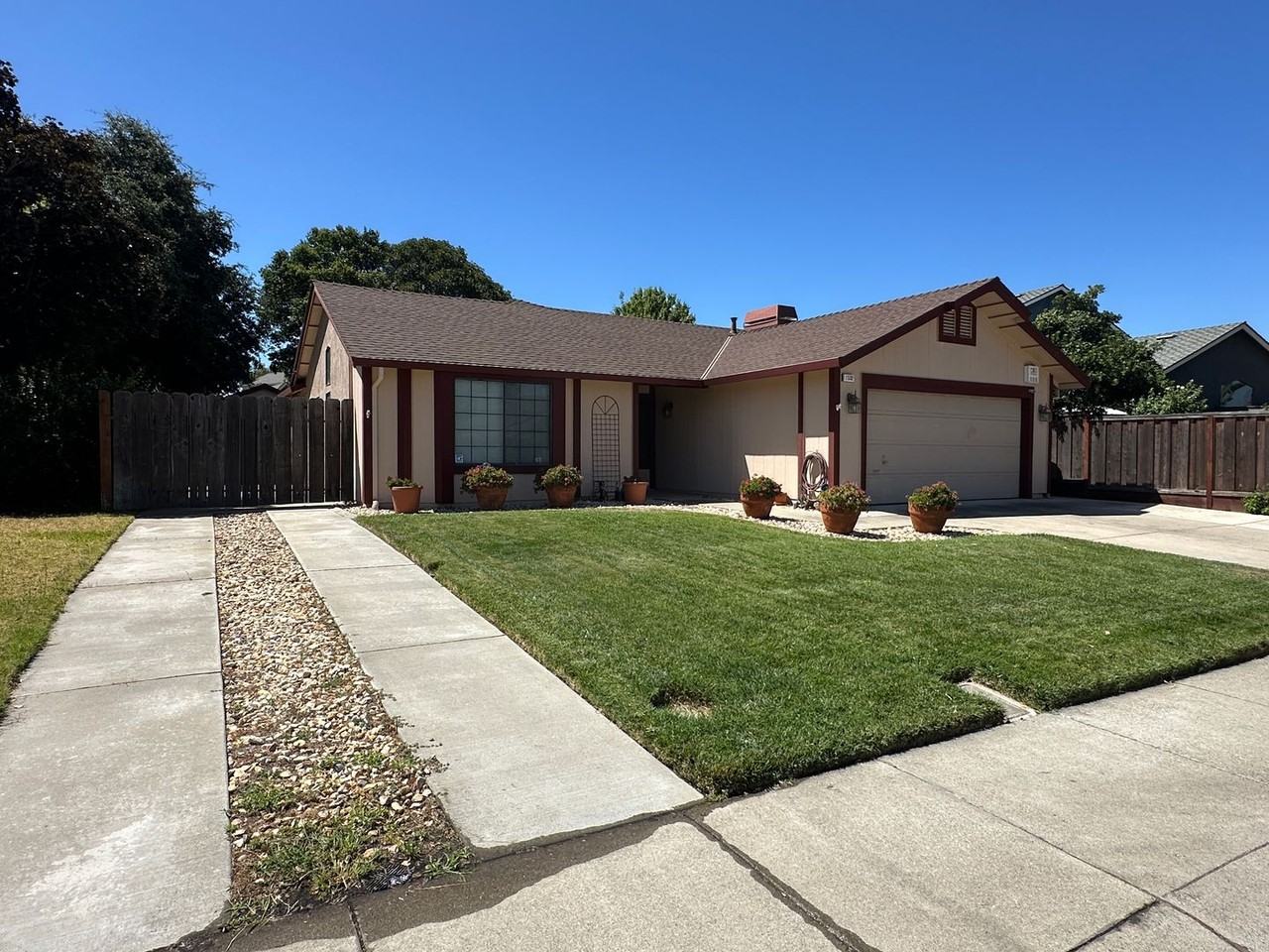 1532 Wawona St - Photo 2 of 25