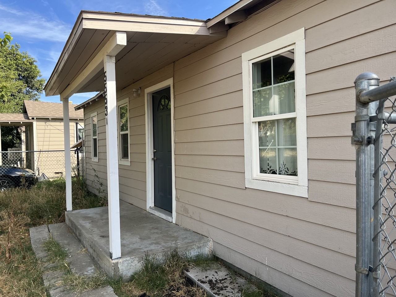 5553 Feather River Blvd - Photo 2 of 12