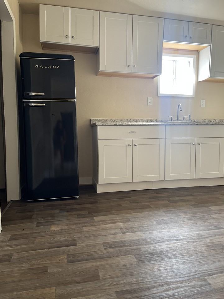 5553 Feather River Blvd - Photo 6 of 12