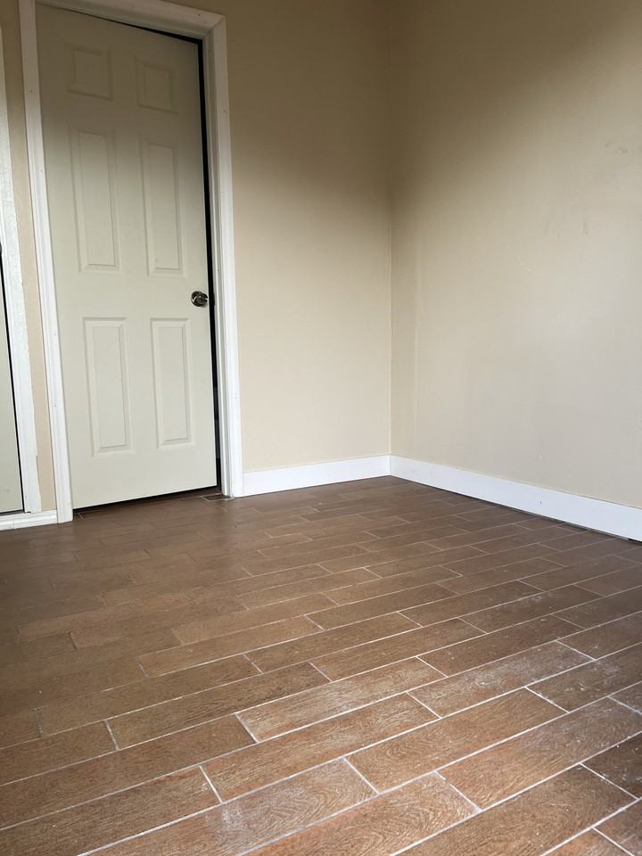 5553 Feather River Blvd - Photo 7 of 12