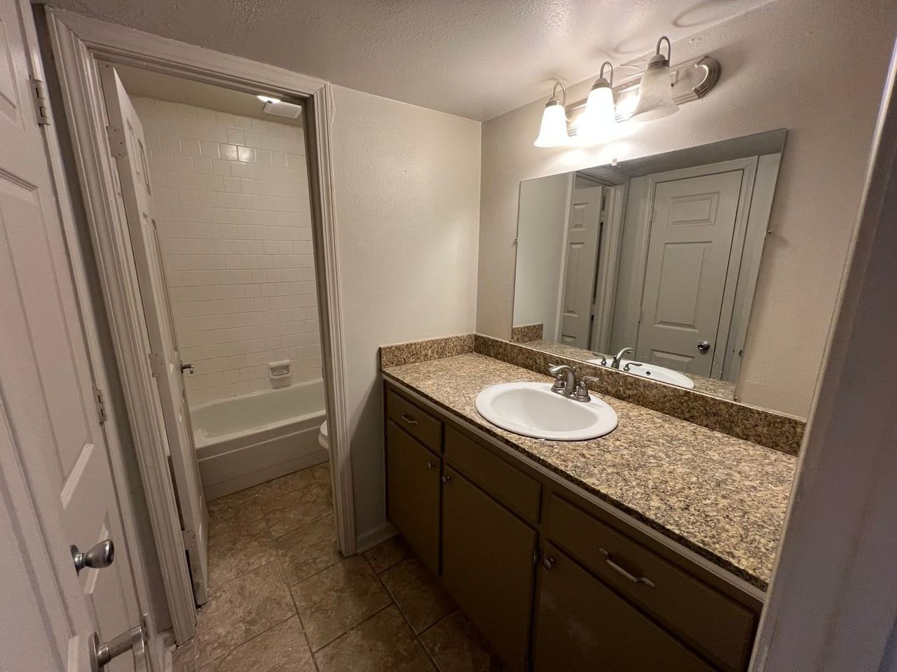902 Park Ln - Photo 6 of 11