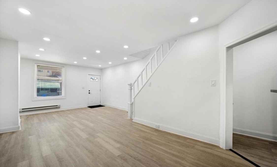 558 E Herman St #1