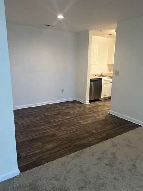 33 Hamiltons Harbor Dr #33-519 - Photo 2 of 6