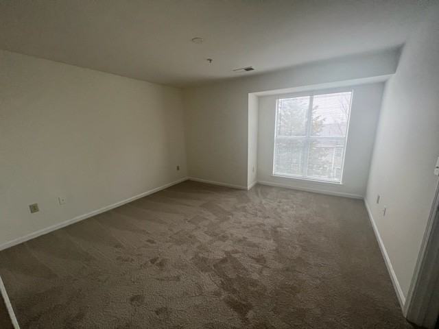 33 Hamiltons Harbor Dr #33-519 - Photo 3 of 6