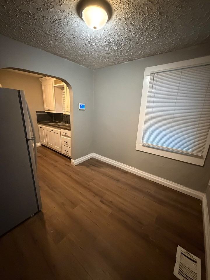 724 W Evelyn Ave #1 - Photo 5 of 13