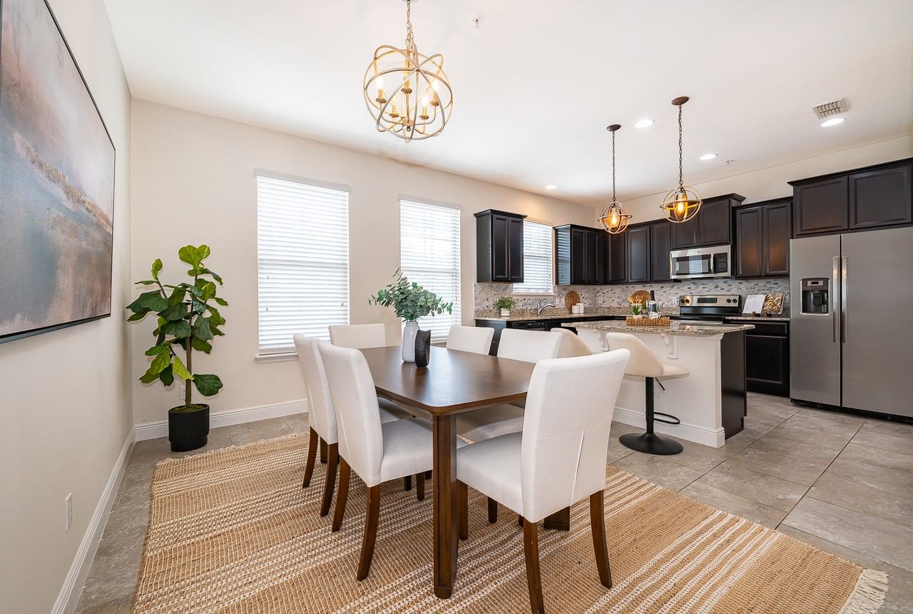 10061 Town Lake Dr #1 - Photo 4 of 11