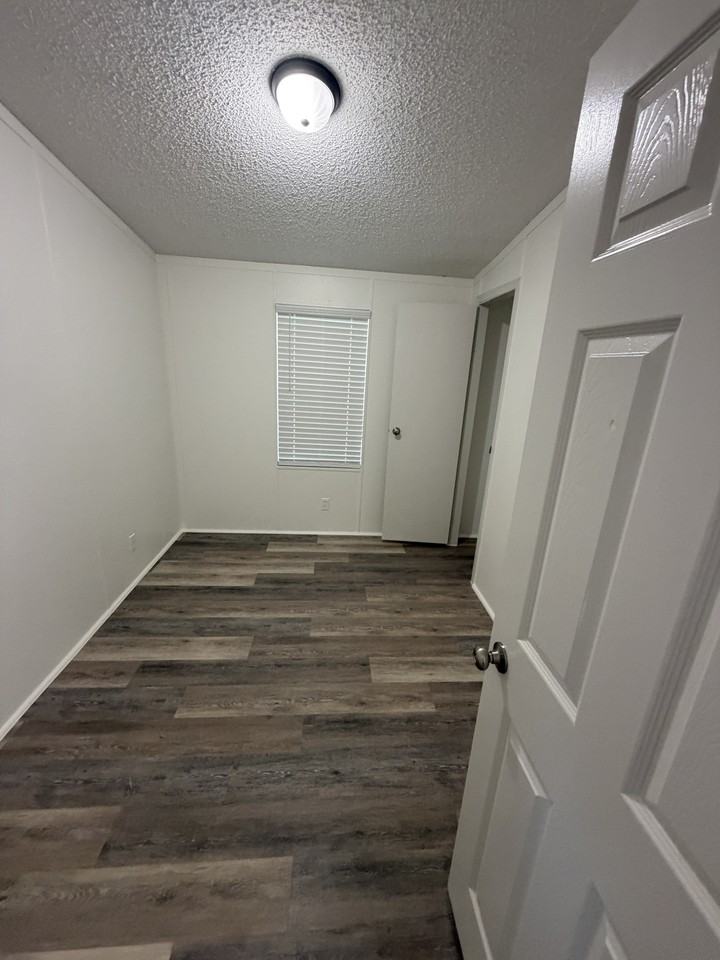 2310 Thomas Wayne St #1 - Photo 4 of 6
