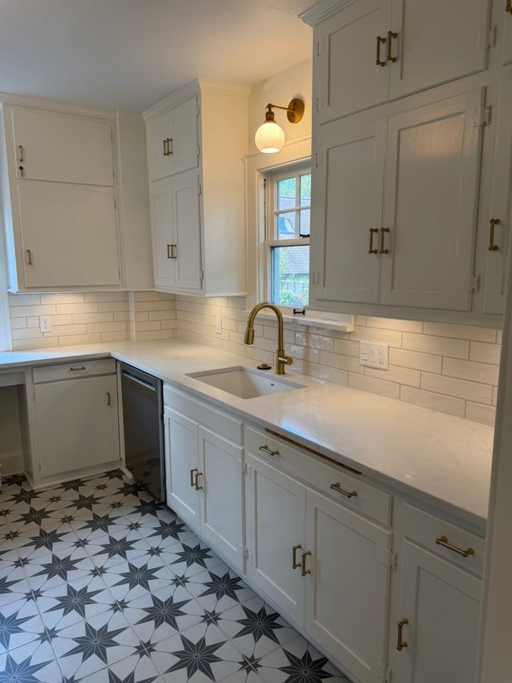 321 Roosevelt Ave #1 - Photo 7 of 50