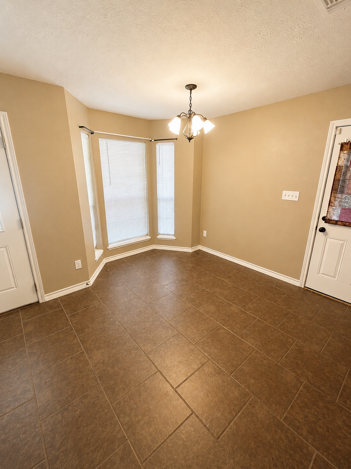 3007 E 44th St - Photo 6 of 24