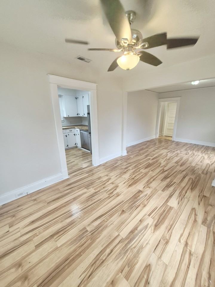 110 Phelps Rd #B - Photo 5 of 26