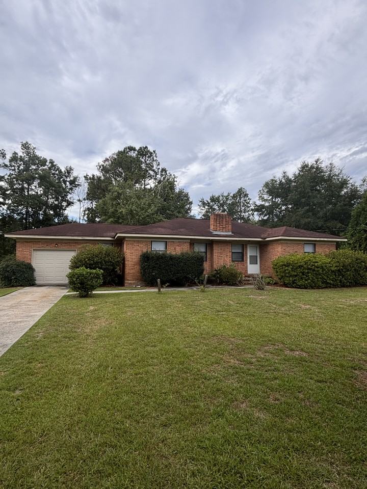 210 N Edgewood Dr - Photo 2 of 13
