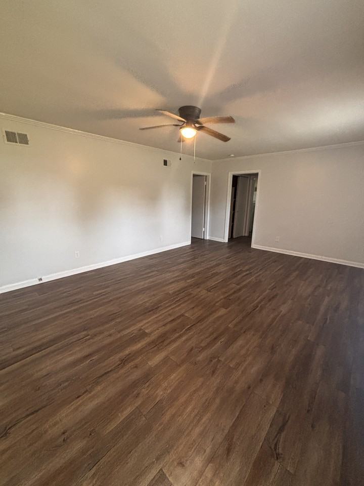 210 N Edgewood Dr - Photo 3 of 13