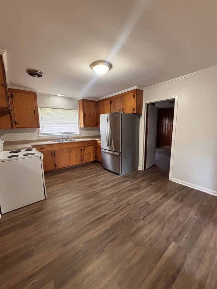 210 N Edgewood Dr - Photo 5 of 13