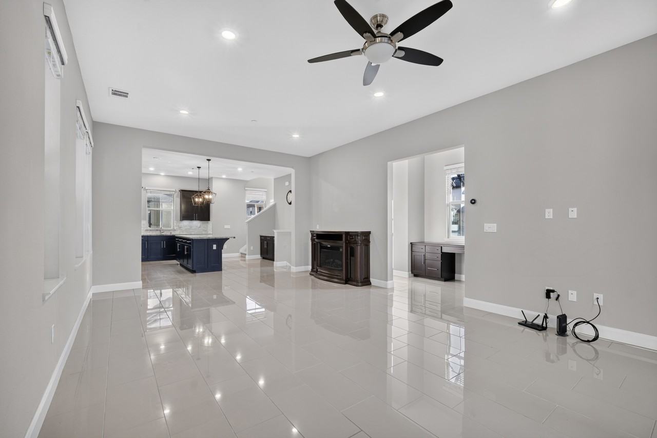 1606 Hidden Creek Ln #1 - Photo 4 of 10