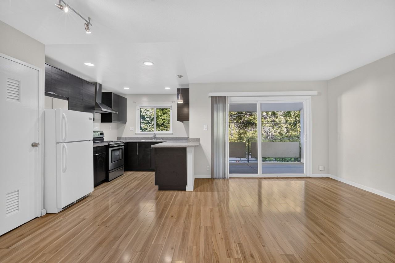 1815 Ednamary Way #F - Photo 2 of 10
