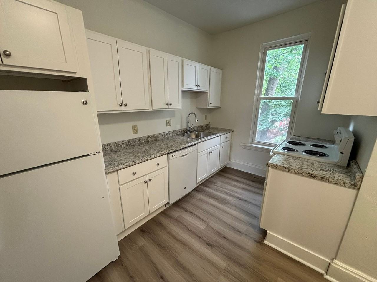 333 Morewood Avenue - Photo 7 of 38