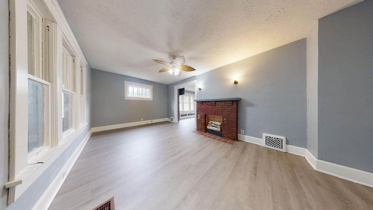 252 Elmwood Dr - Photo 2 of 13