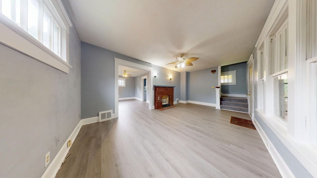 252 Elmwood Dr - Photo 3 of 13