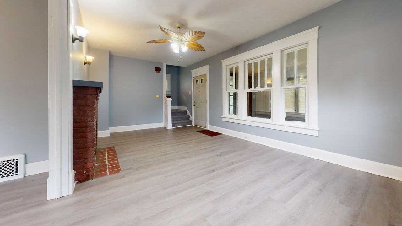 252 Elmwood Dr - Photo 4 of 13