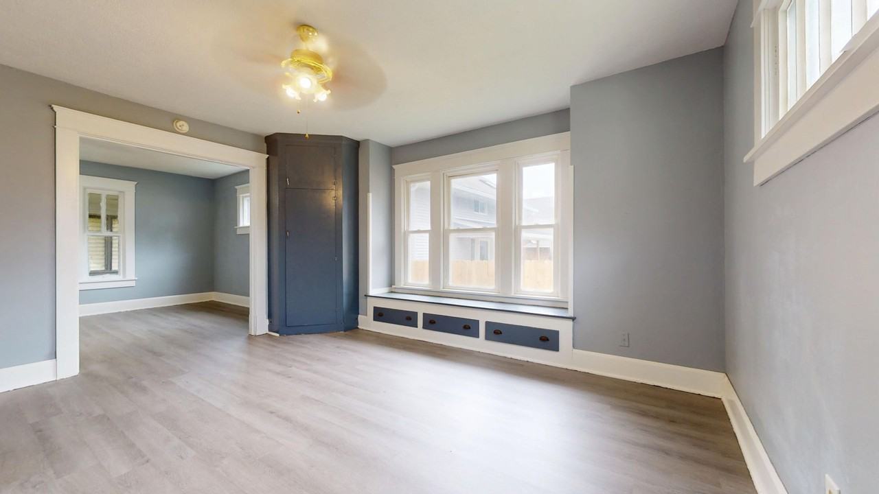 252 Elmwood Dr - Photo 5 of 13
