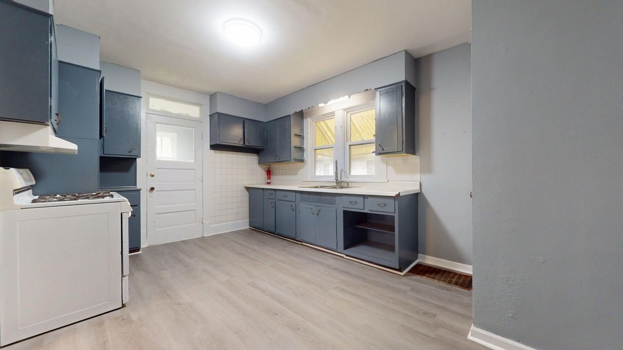 252 Elmwood Dr - Photo 6 of 13