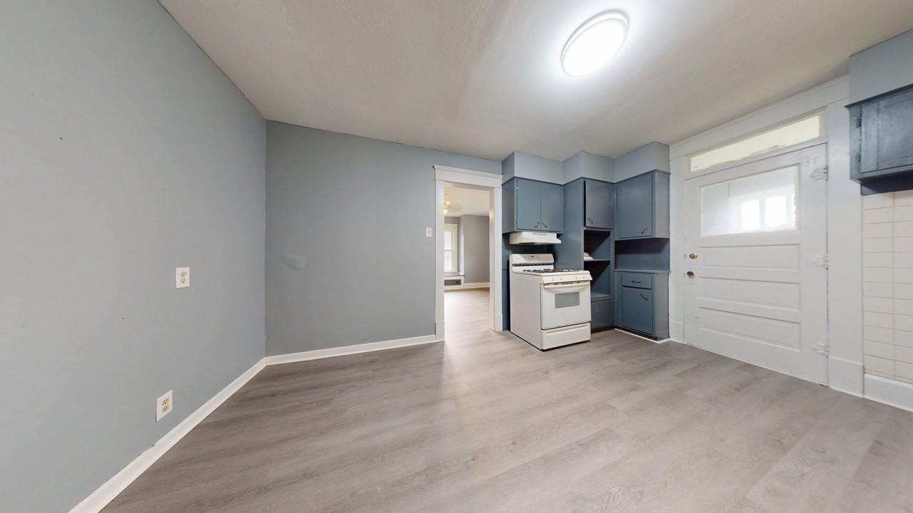 252 Elmwood Dr - Photo 7 of 13