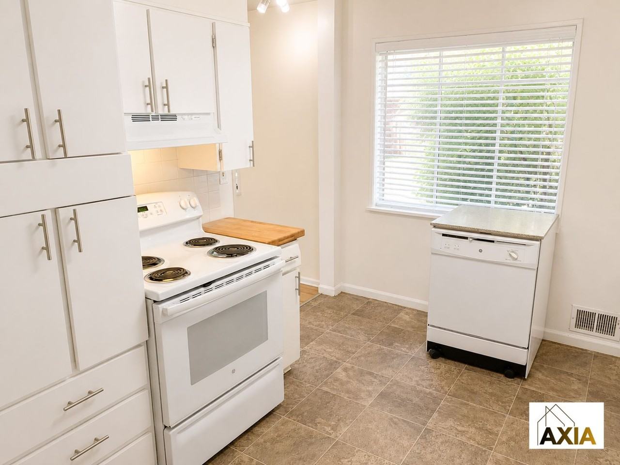 205 S 39th St - Photo 4 of 13