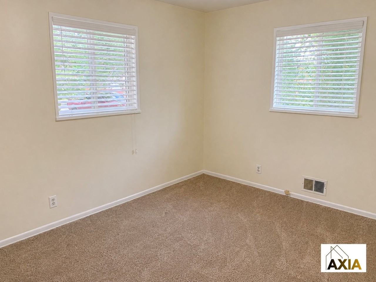 205 S 39th St - Photo 6 of 13