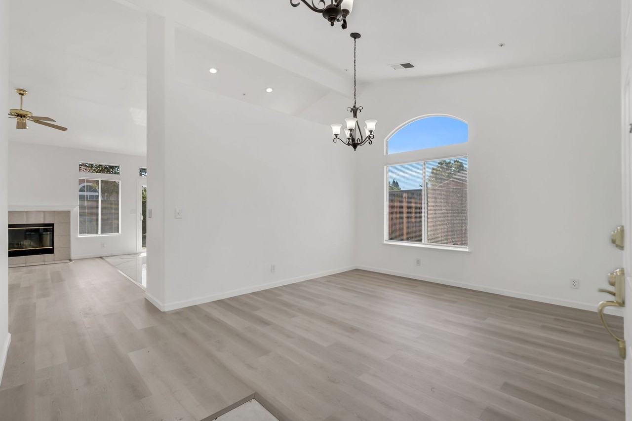 3427 Sanford St - Photo 6 of 42