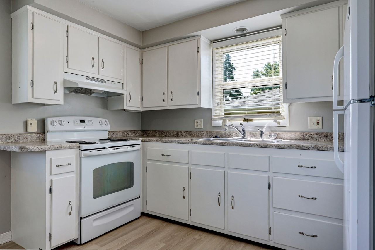 1216 Meadow Ln - Photo 4 of 15