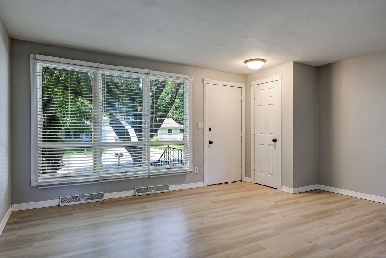 1216 Meadow Ln - Photo 5 of 15