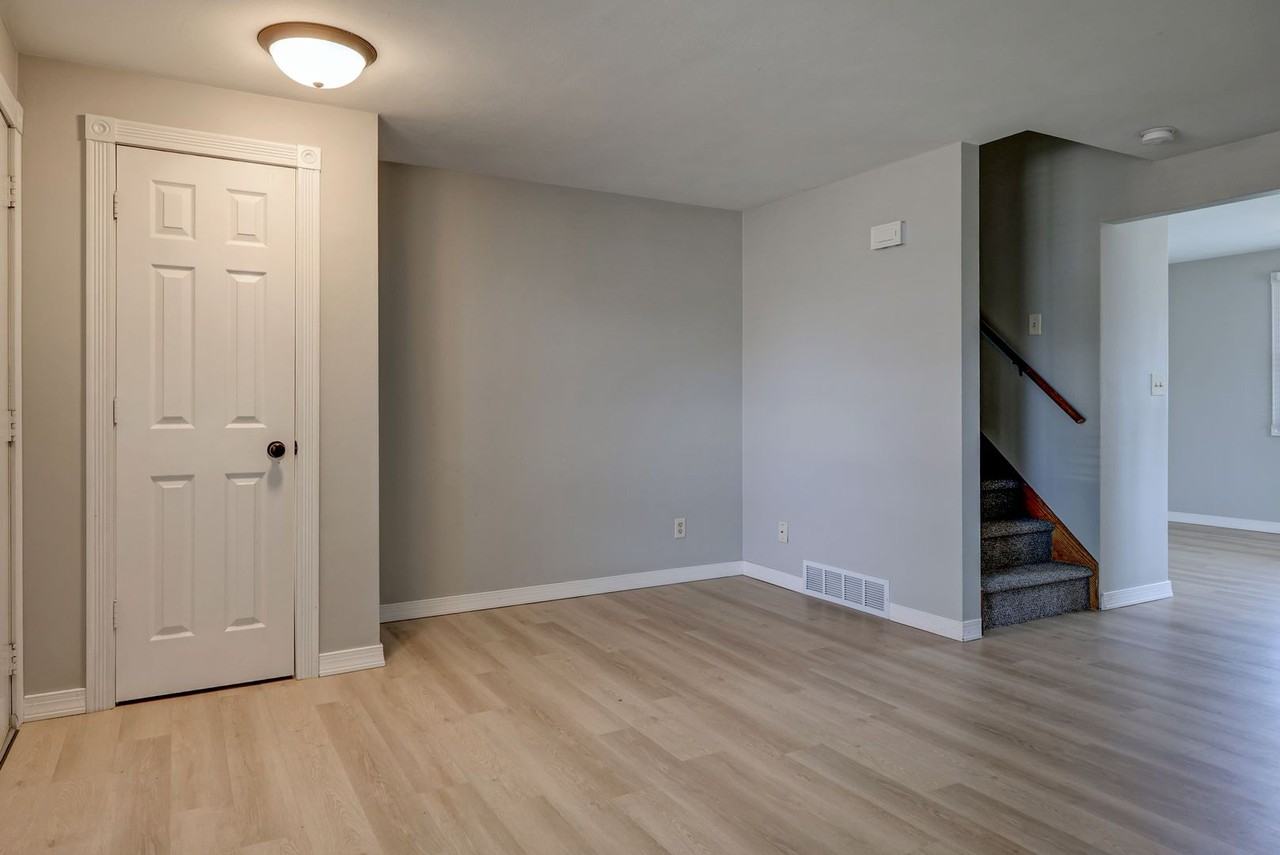 1216 Meadow Ln - Photo 6 of 15