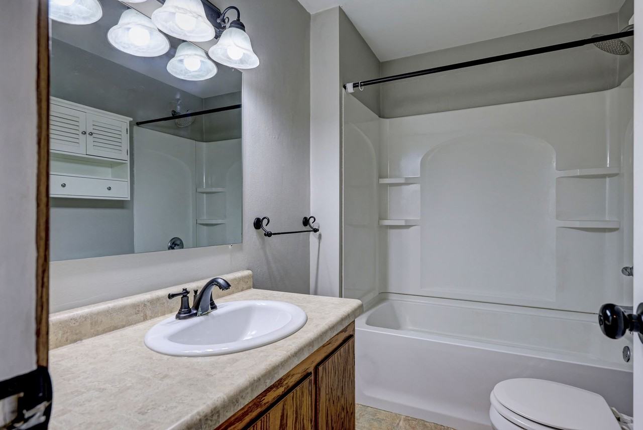 1216 Meadow Ln - Photo 7 of 15