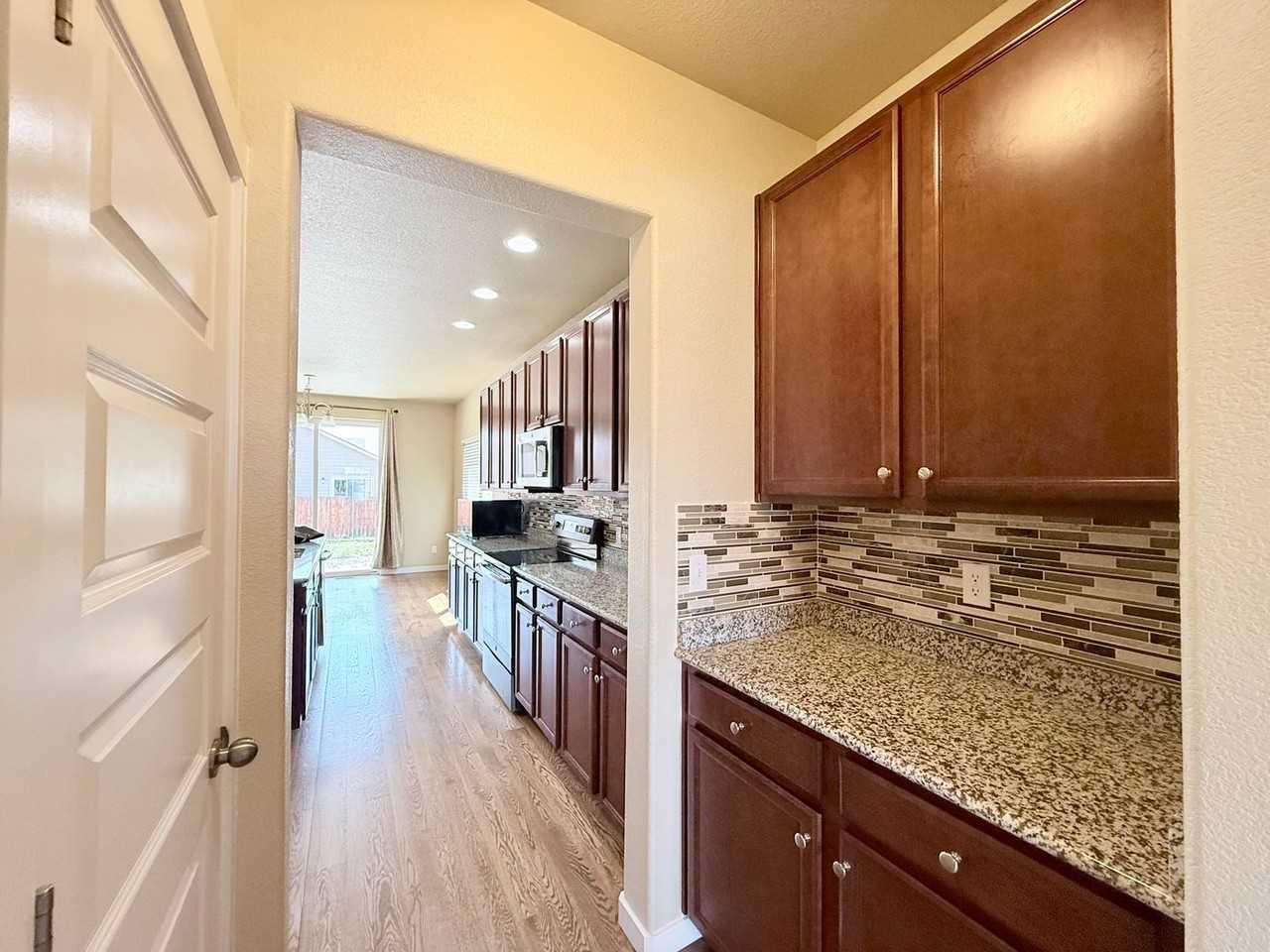 6531 Wexford Dr - Photo 4 of 50