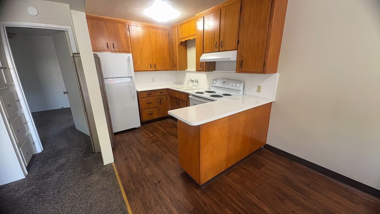 301 Poplar St #1 - Photo 4 of 7