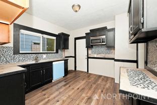 10911 Hathaway Ave - Photo 1 of 1