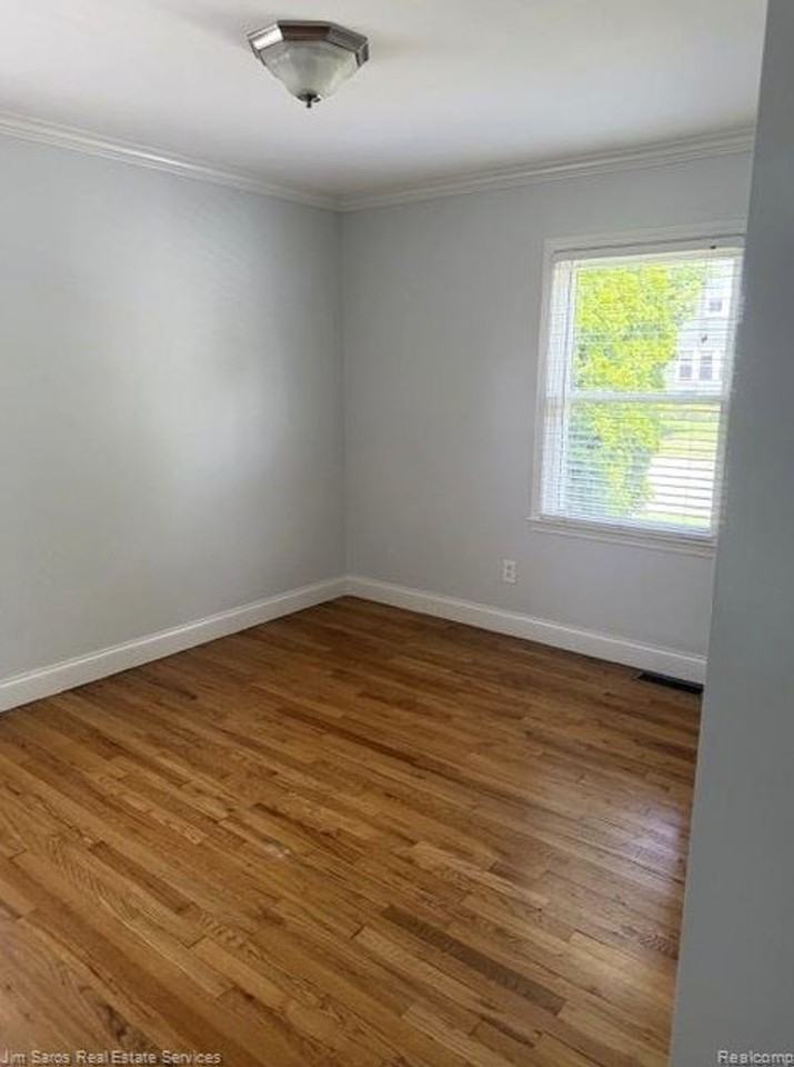1424 Chapin Ave - Photo 3 of 15