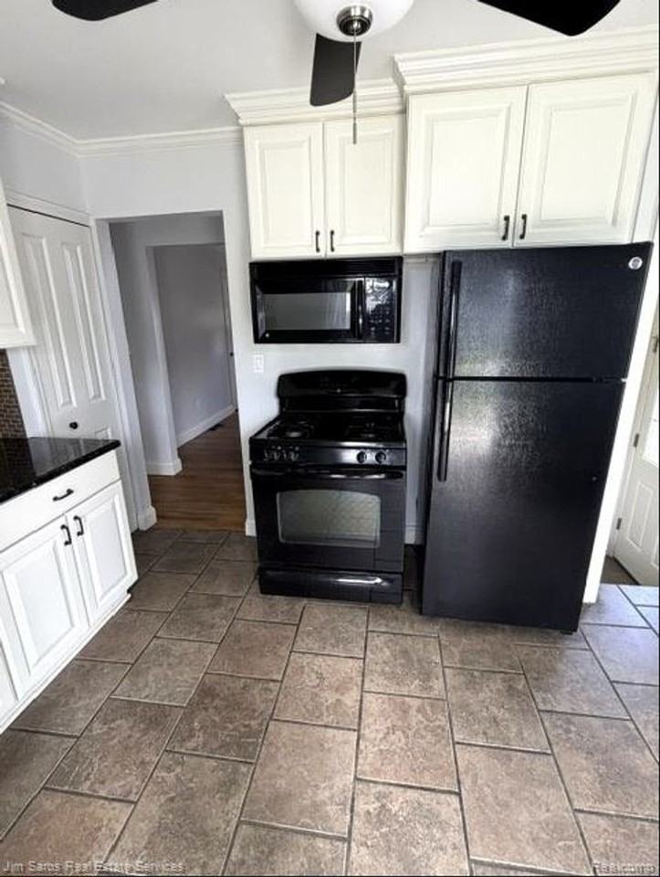 1424 Chapin Ave - Photo 7 of 15
