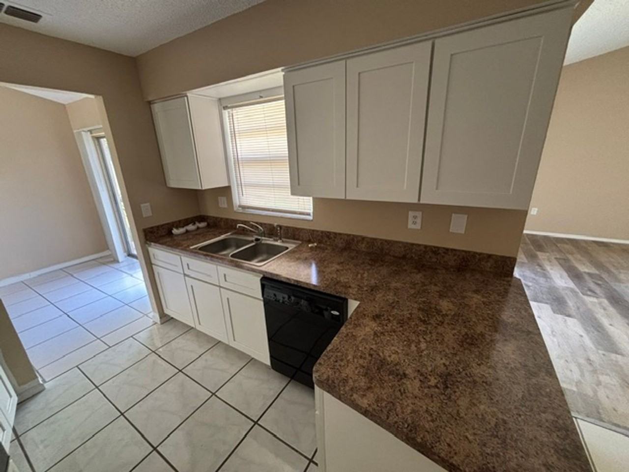 3206 Ambassador Ave - Photo 2 of 12
